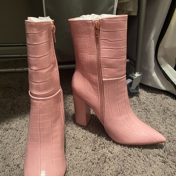 NWT Baby Pink Boots - Picture 2 of 8